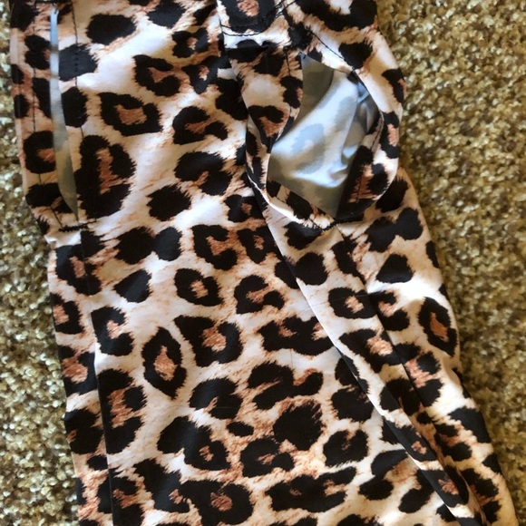 NWOT Cheetah Gator Mask 🐆 😷 or Neck Scarf 🧣 - Picture 6 of 9